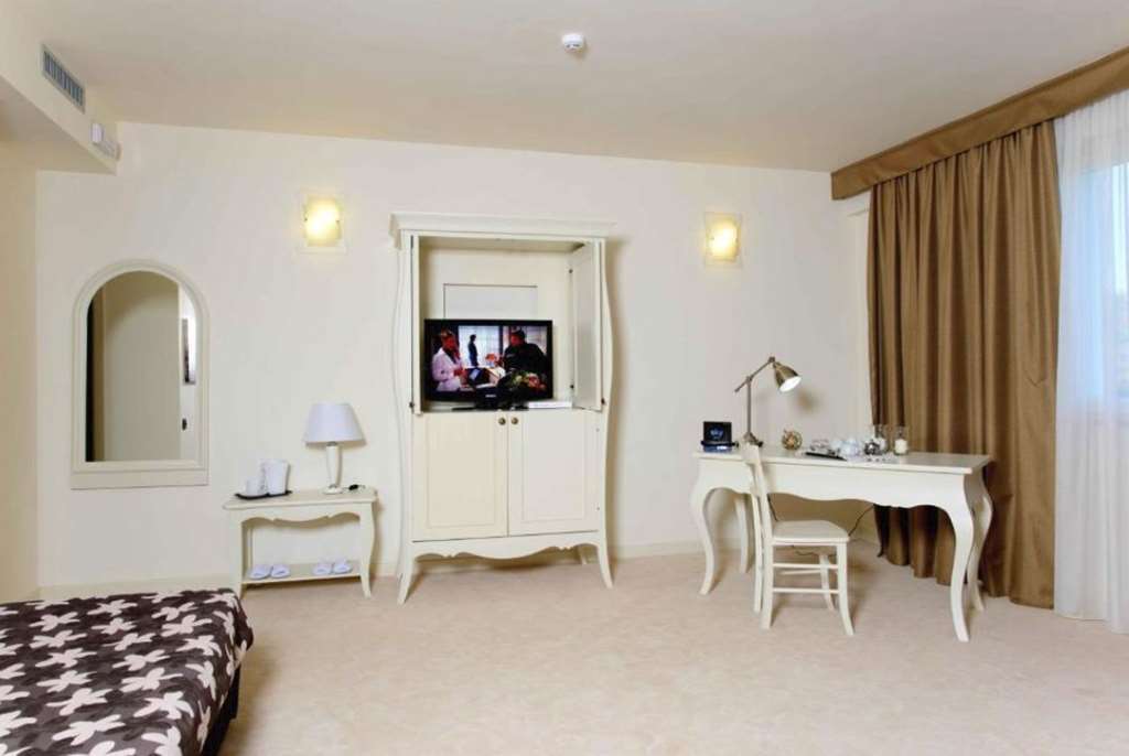 Virginia Resort & Spa - Adults Only Monteforte Irpino Rum bild